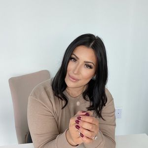 Meet your Posher, Cassandra